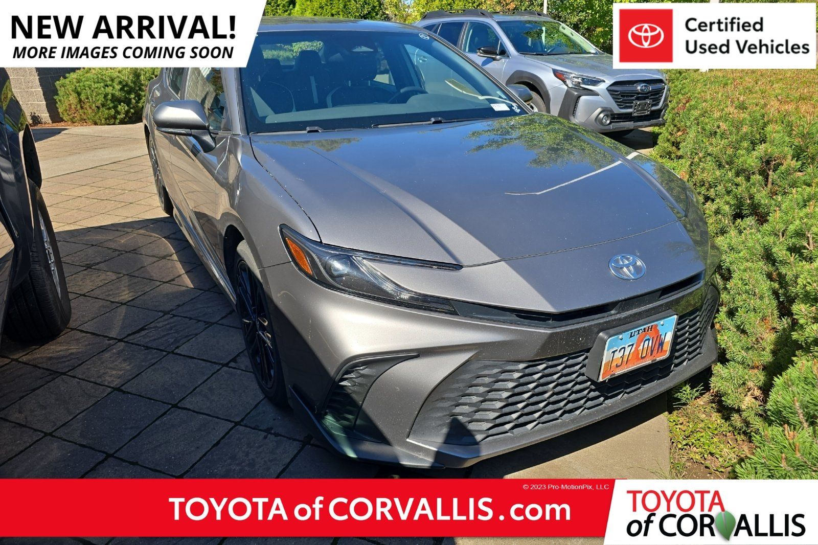 Used 2025 Toyota Camry SE FWD image 1