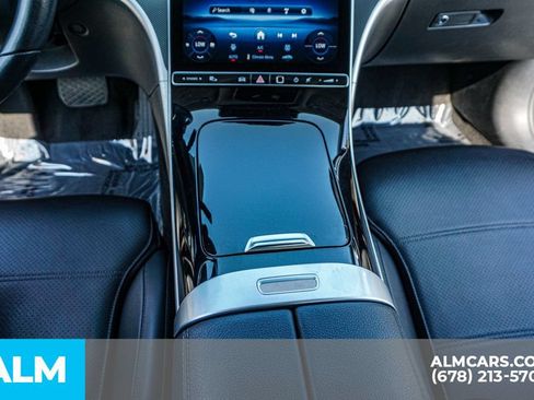 Used 2025 Mercedes-Benz C 300 Sedan image 39