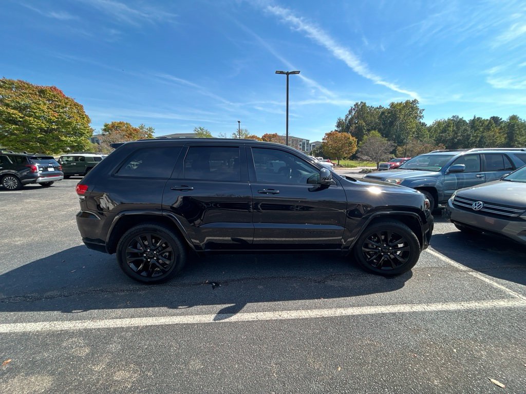Used 2019 Jeep Grand Cherokee Altitude RWD image 2