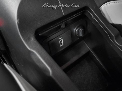 Used 2022 Ford Mustang Shelby GT500 w/ Carbon Fiber Track Pack image 18