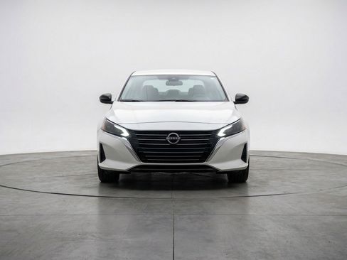 Used 2025 Nissan Altima 2.5 SV image 2