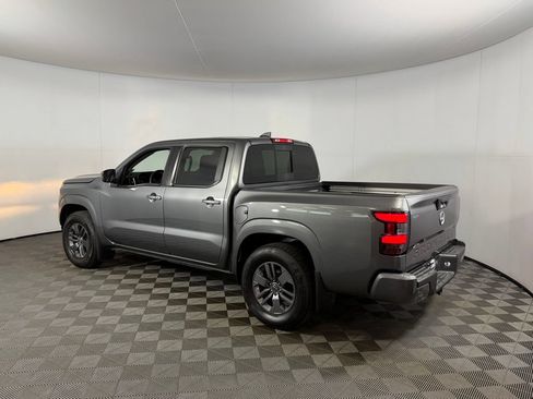 Used 2025 Nissan Frontier SV w/ SV Convenience Package RWD image 6