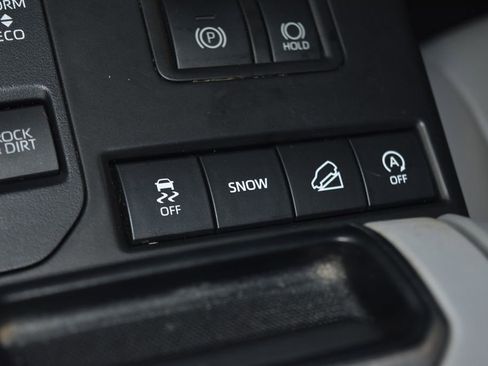 Used 2021 Toyota Highlander XLE image 17