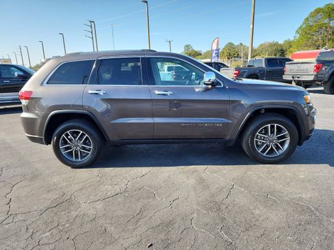 Used 2020 Jeep Grand Cherokee Limited w/ Trailer Tow Group IV image 3