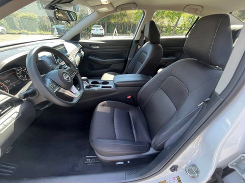Used 2025 Nissan Altima 2.5 SV FWD image 27