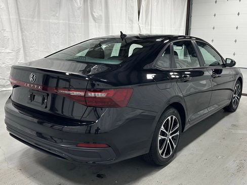 Used 2025 Volkswagen Jetta Sport image 7