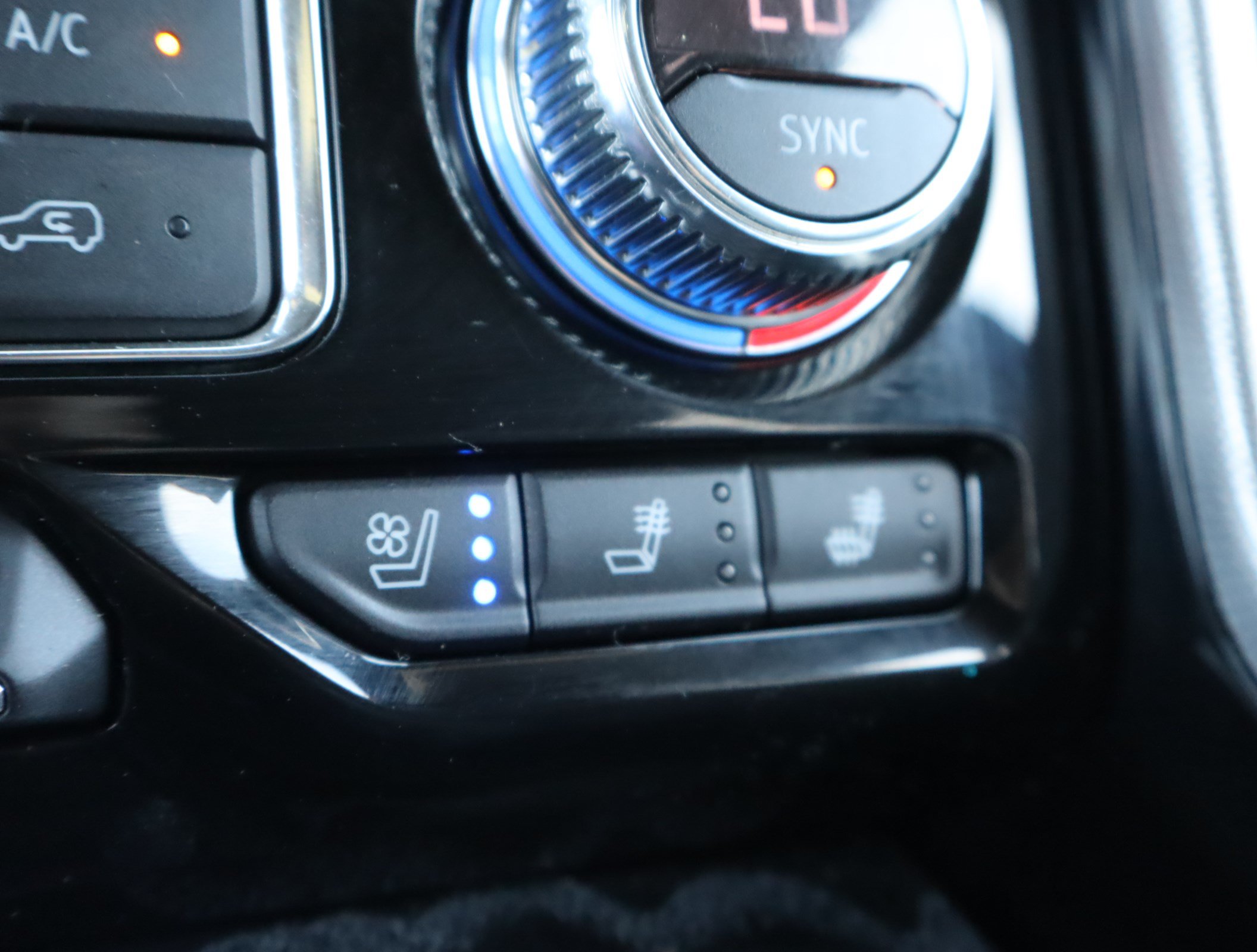 Used 2021 GMC Yukon XL Denali w/ Denali Premium Package AWD/4WD image 31