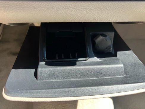 Used 2009 Cadillac DTS w/ Trunk Convenience Package image 54