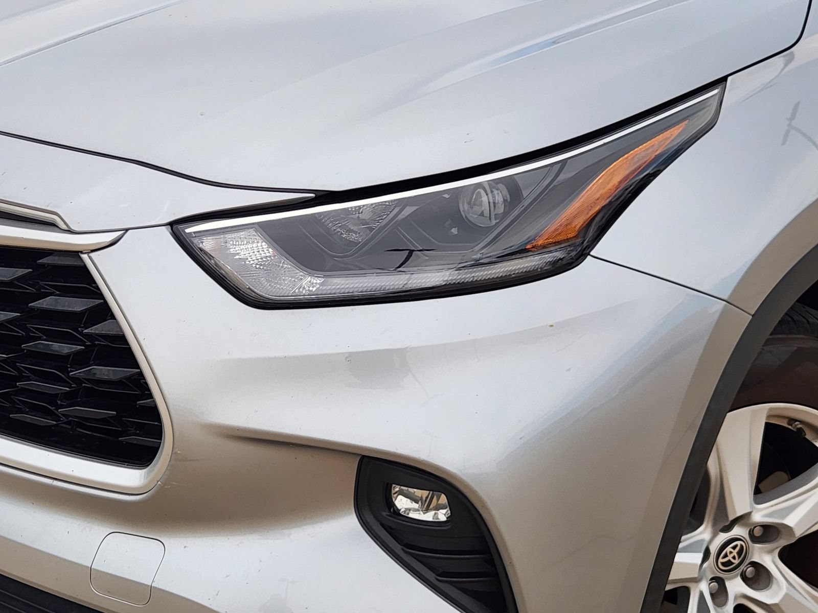 Used 2021 Toyota Highlander LE FWD image 9