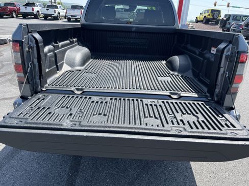 Used 2024 Nissan Frontier SV AWD/4WD image 7