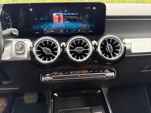 Used 2022 Mercedes-Benz GLB 250 image 6