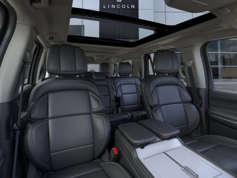 New 2026 Lincoln Navigator L Reserve AWD/4WD image 10