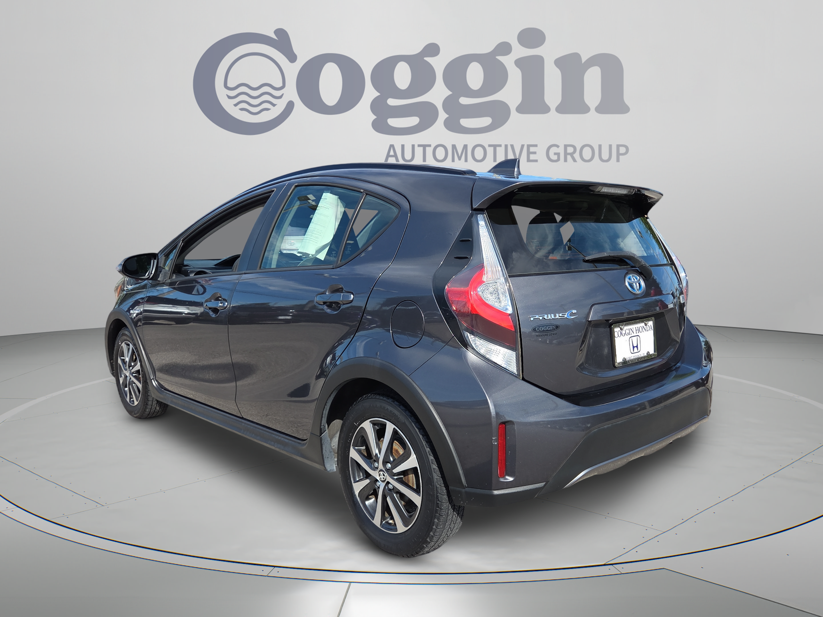 Used 2018 Toyota Prius C One FWD image 3