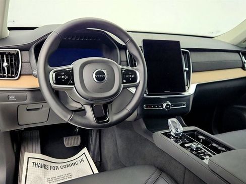 Used 2025 Volvo XC90 B6 Plus image 13
