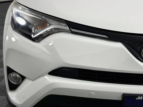 Used 2017 Toyota RAV4 XLE AWD/4WD image 3