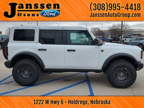 New 2025 Ford Bronco Badlands w/ Sasquatch Package AWD/4WD image 5