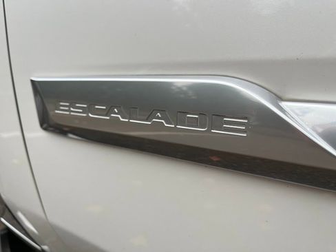 Used 2020 Cadillac Escalade ESV Premium Luxury image 57