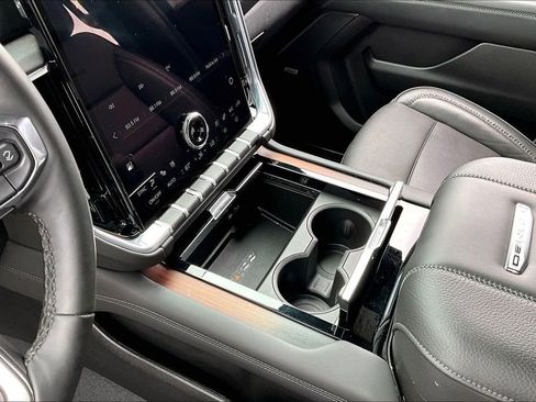 Used 2025 GMC Yukon XL Denali AWD/4WD image 14