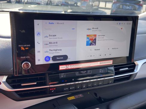 Used 2025 Toyota Sienna XLE image 19