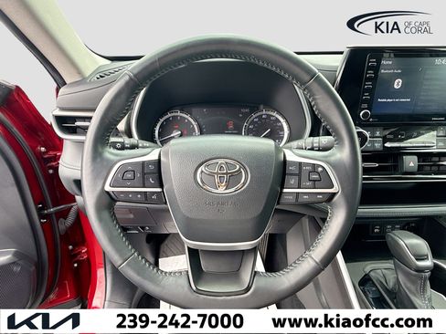 Used 2022 Toyota Highlander XLE image 41