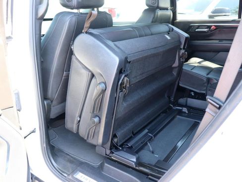 Used 2025 Chevrolet Tahoe LT AWD/4WD image 29