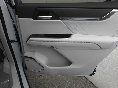 New 2026 GMC Acadia Denali w/ Super Cruise Package FWD image 44