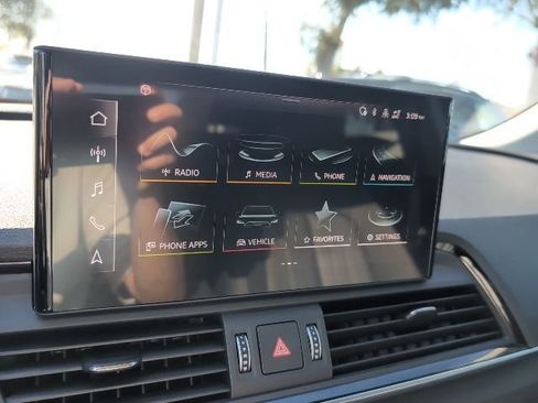 Used 2023 Audi Q5 2.0T Premium w/ Convenience Package image 14