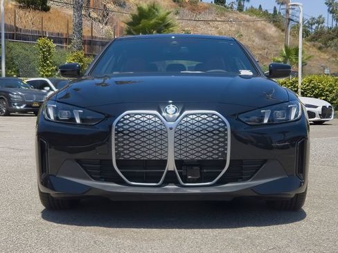 New 2026 BMW i4 eDrive40 w/ Parking Assistance Package RWD image 3