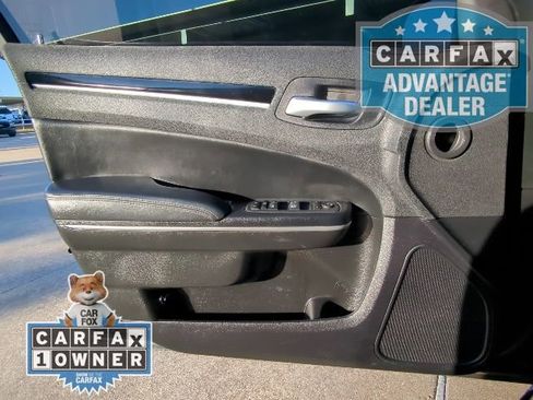 Used 2023 Chrysler 300 Touring w/ Sport Appearance Package image 12