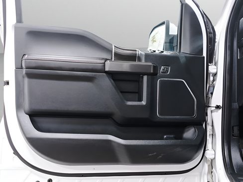 Used 2019 Ford F150 Lariat w/ Equipment Group 502A Luxury AWD/4WD image 27