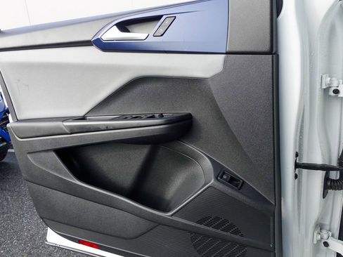 Used 2023 Volkswagen Taos SE w/ Panoramic Sunroof Package image 14