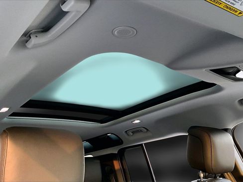 Used 2025 Land Rover Defender 110 S image 25