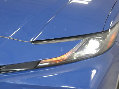 Used 2025 Toyota Camry SE FWD image 13