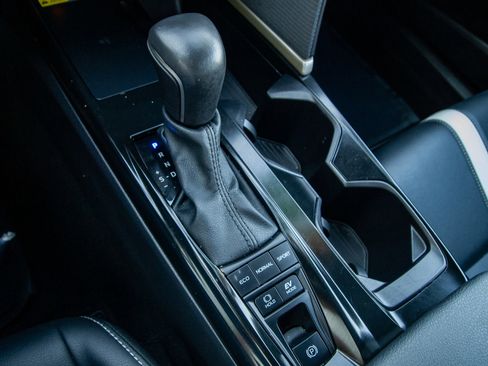 Used 2025 Toyota Camry SE FWD image 18