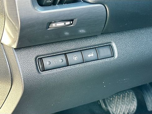 Used 2023 Nissan Pathfinder SL image 10