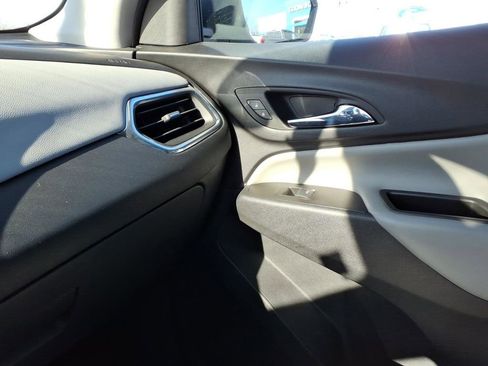 Used 2023 Chevrolet Equinox LS w/ LS Convenience Package image 17