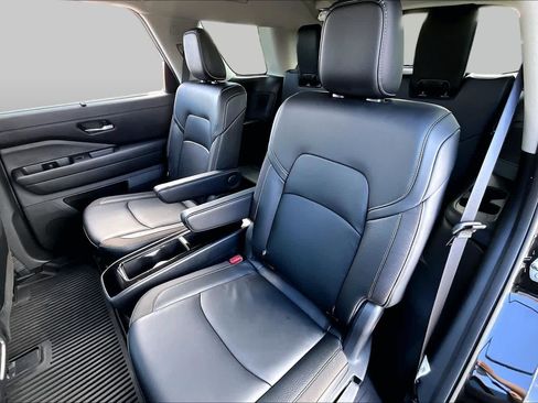 Used 2024 Nissan Pathfinder SL w/ SL Premium Package FWD image 21