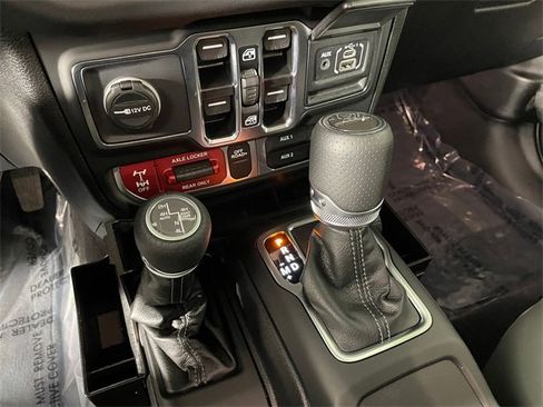 Certified 2025 Jeep Gladiator Mojave image 9