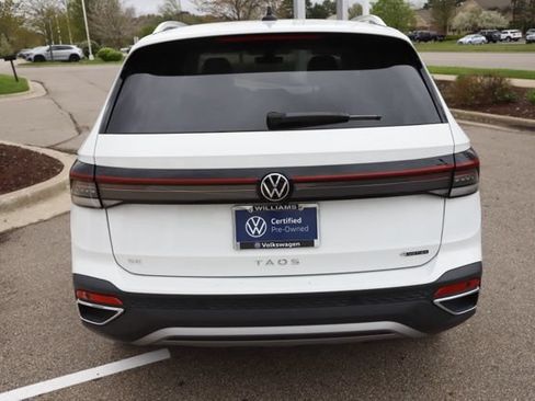 Used 2025 Volkswagen Taos SE AWD/4WD image 4