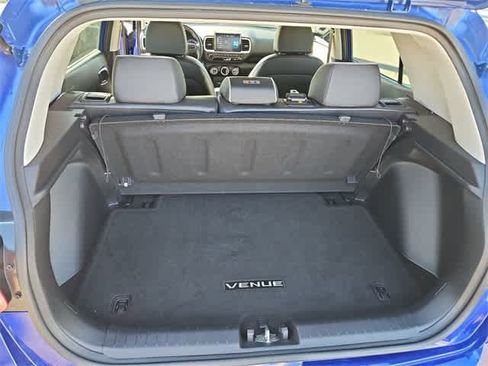 Used 2022 Hyundai Venue Limited image 32