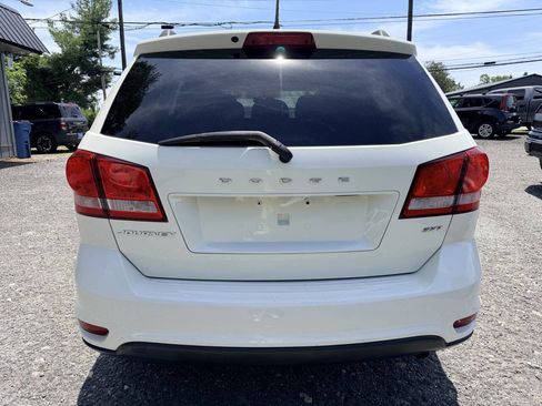 Used 2018 Dodge Journey SXT w/ Connectivity Group FWD image 6