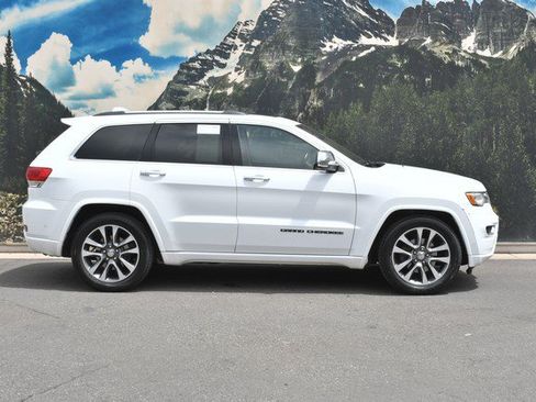 Used 2017 Jeep Grand Cherokee Overland w/ Jeep Active Safety Group AWD/4WD image 2