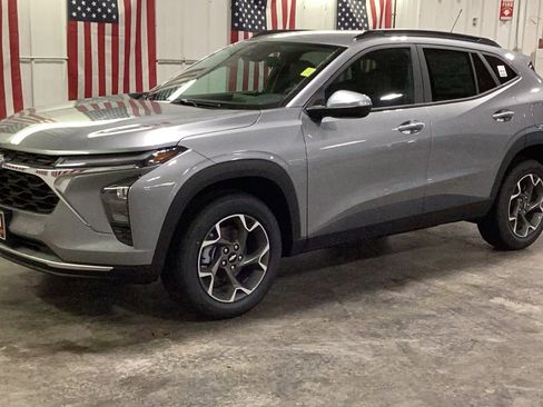 New 2026 Chevrolet Trax LT w/ Driver Confidence Package image 2