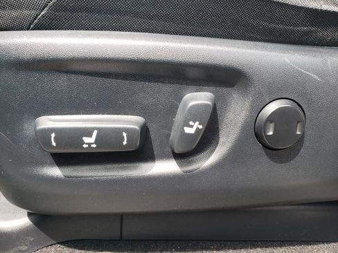Used 2017 Toyota 4Runner SR5 AWD/4WD image 16