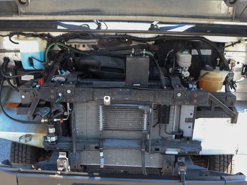 Used 2019 Ford E-450 and Econoline 450 Super Duty RWD image 13