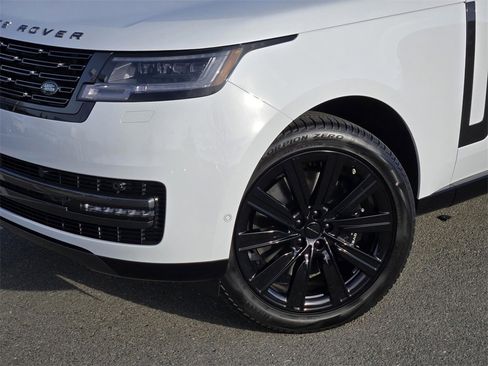 New 2026 Land Rover Range Rover Long Wheelbase SE image 6