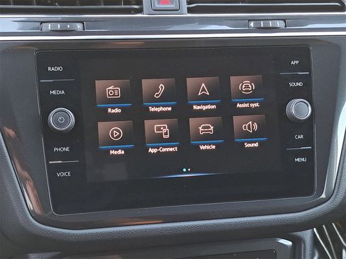 Certified 2022 Volkswagen Tiguan SE R-Line image 23