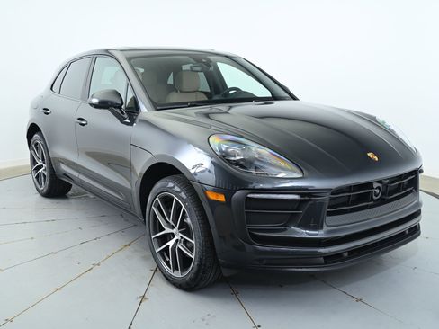 Used 2025 Porsche Macan image 9