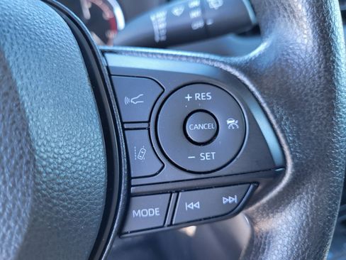 Used 2025 Toyota RAV4 LE image 27