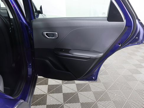 Used 2025 Kia K4 LXS image 23